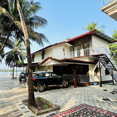 The Backwater Homestay อูดุปปี ภายนอก รูปภาพ