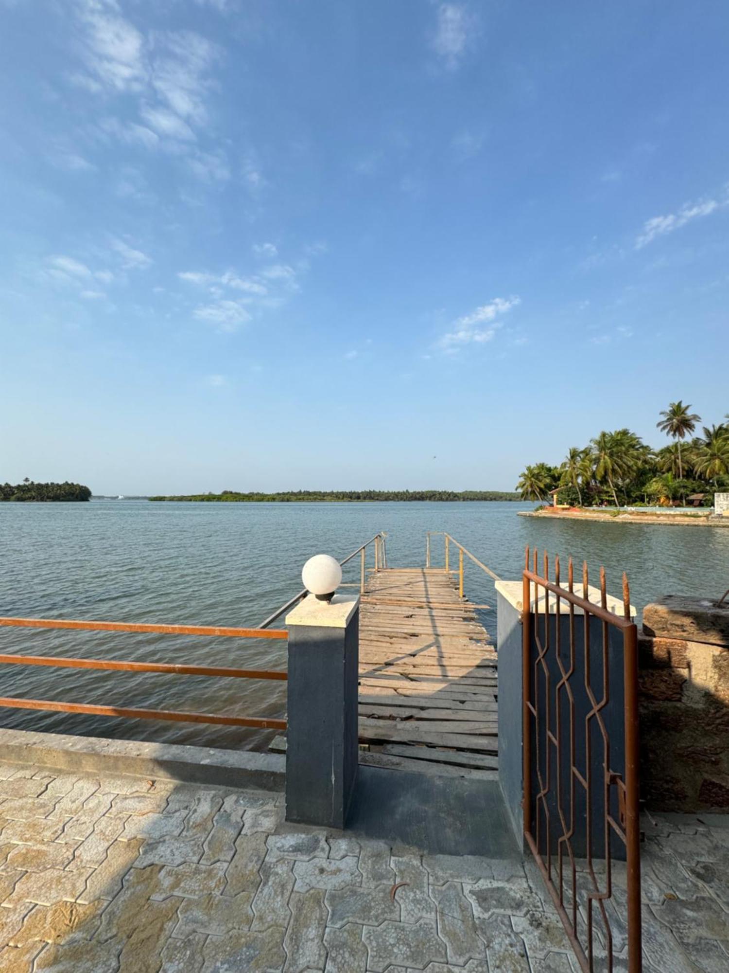 The Backwater Homestay อูดุปปี ภายนอก รูปภาพ